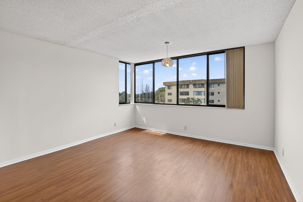 8030 Hampton Boulevard - Photo 17