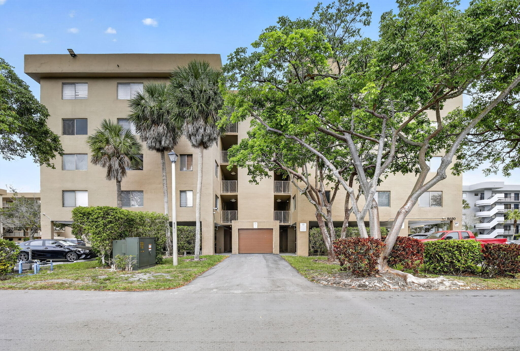 8030 Hampton Boulevard - Photo 0