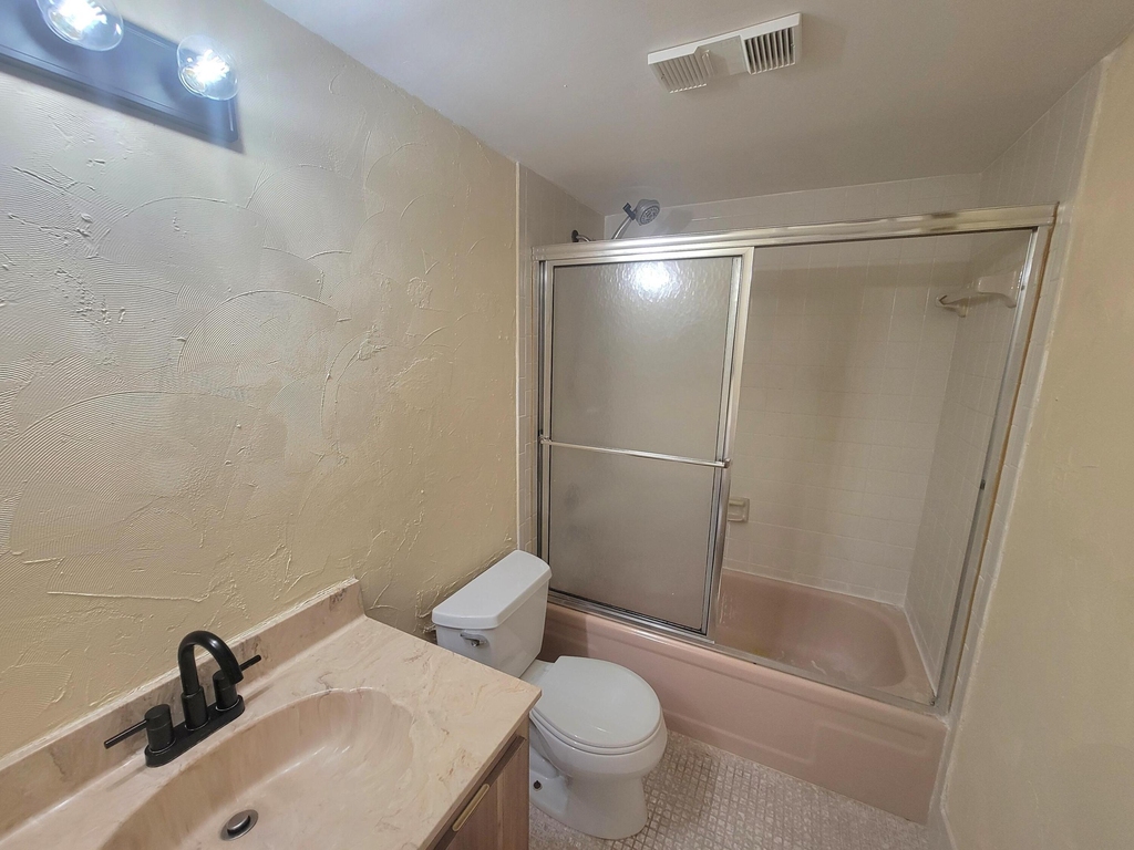 7900 Nw 50th Street - Photo 11