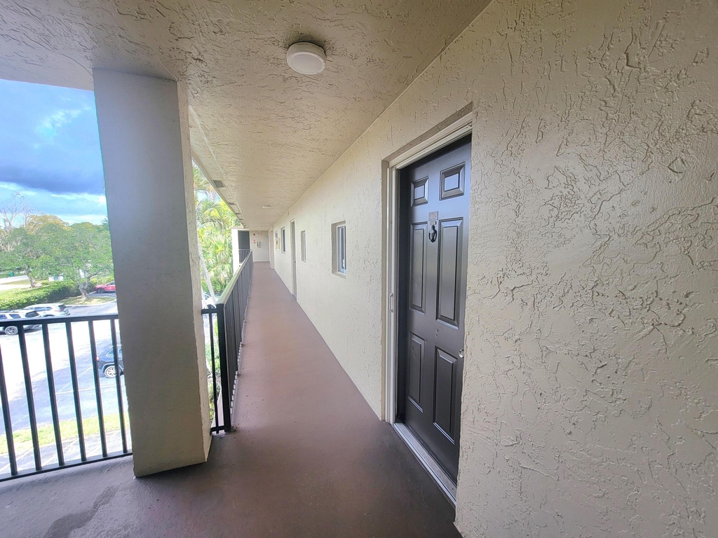 7900 Nw 50th Street - Photo 8