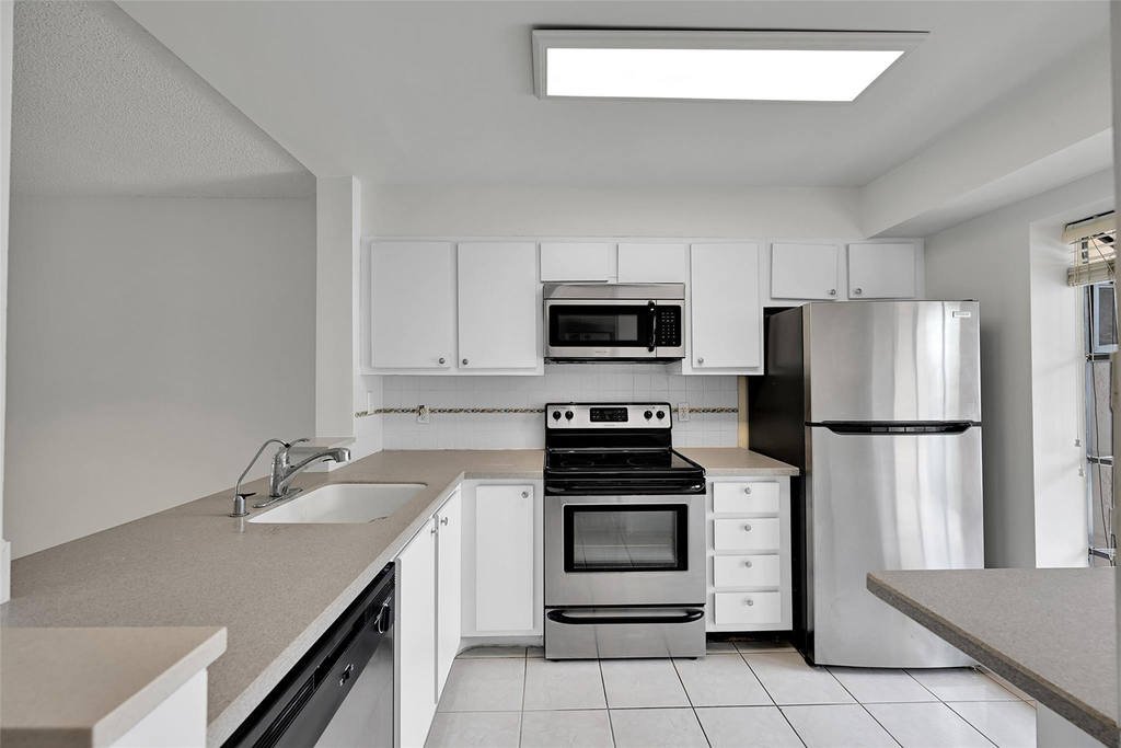 2297 Sw 15th Street - Photo 7