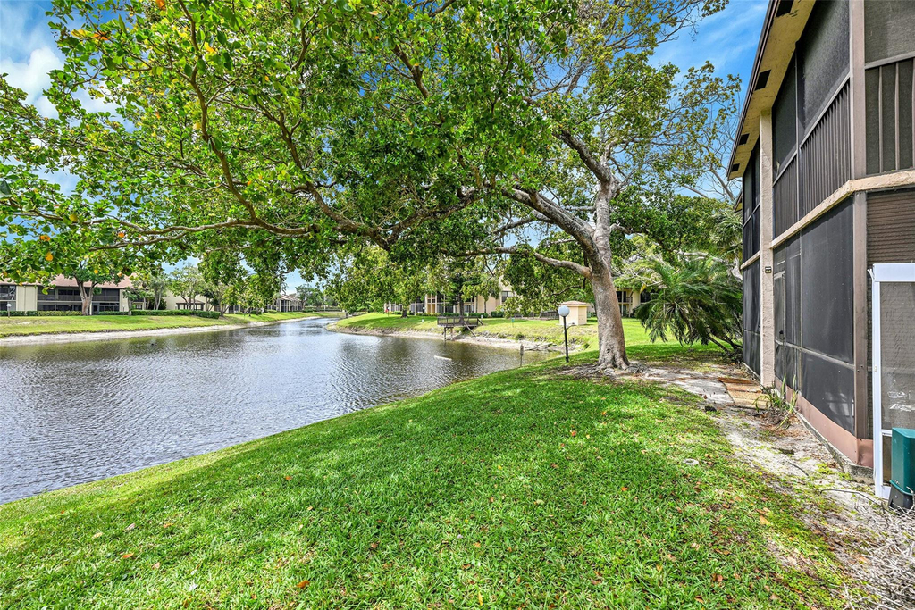2297 Sw 15th Street - Photo 0
