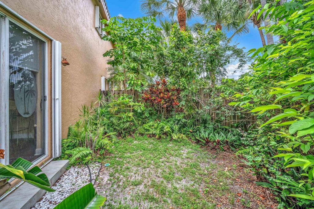 1888 Sw 53rd Avenue - Photo 30