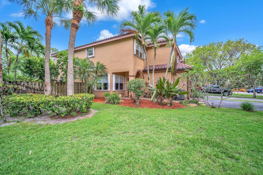 1888 Sw 53rd Avenue - Photo 36