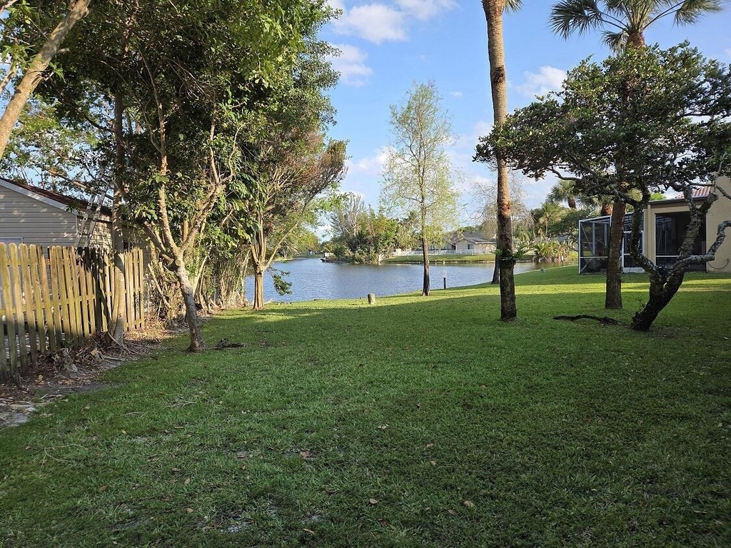 1888 Sw 53rd Avenue - Photo 2
