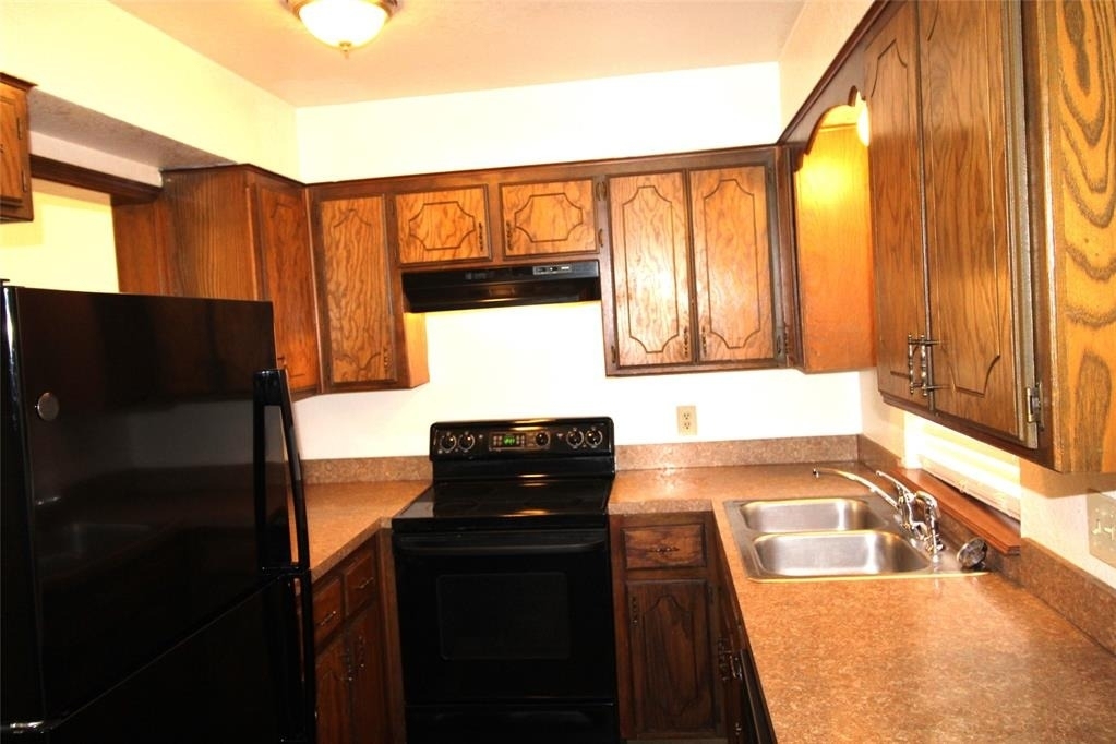 1901 Lindsey Street - Photo 3
