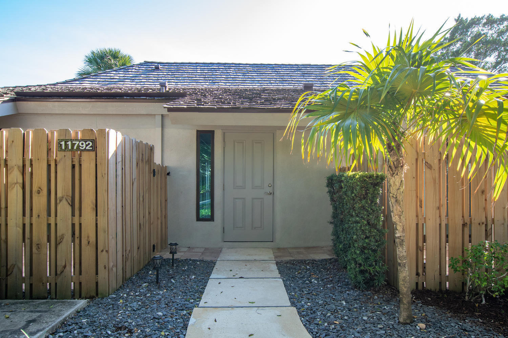 11792 Wimbledon Circle - Photo 2