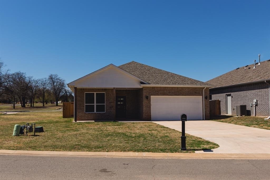 629 Remington Avenue - Photo 0