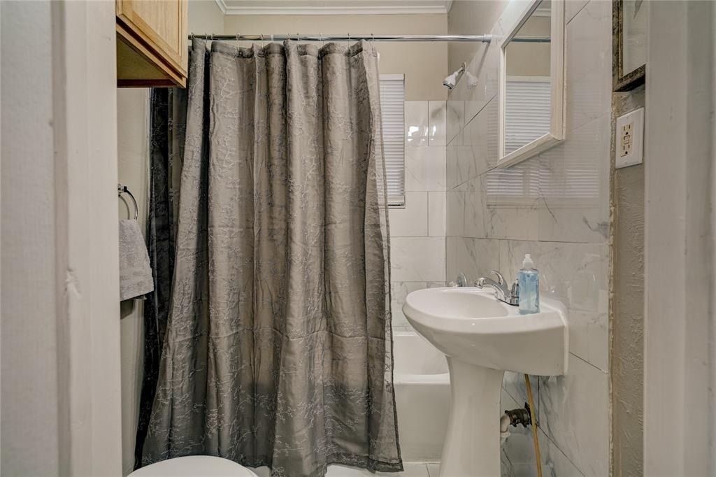 3211 N Military Avenue - Photo 5