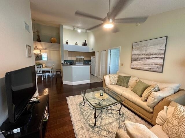 822 Villa Circle - Photo 0