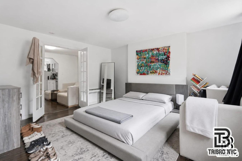 West 49th Street - Photo 1