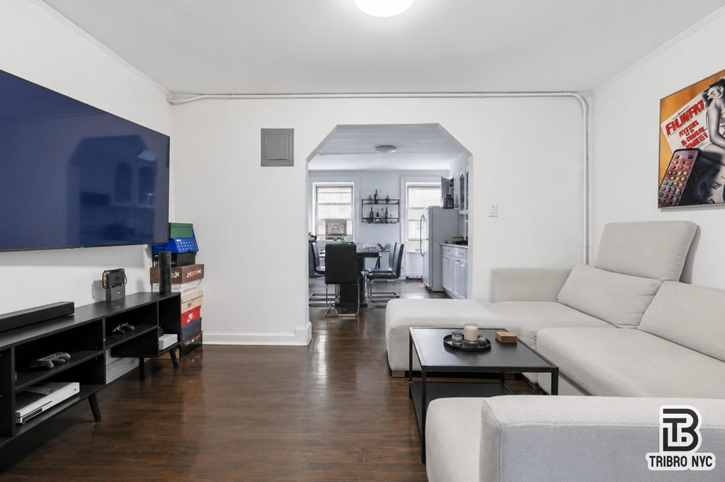 West 49th Street - Photo 4