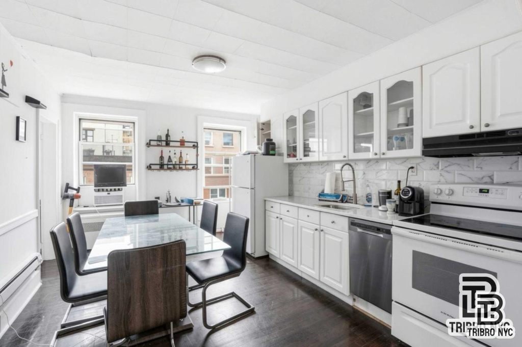 West 49th Street - Photo 2