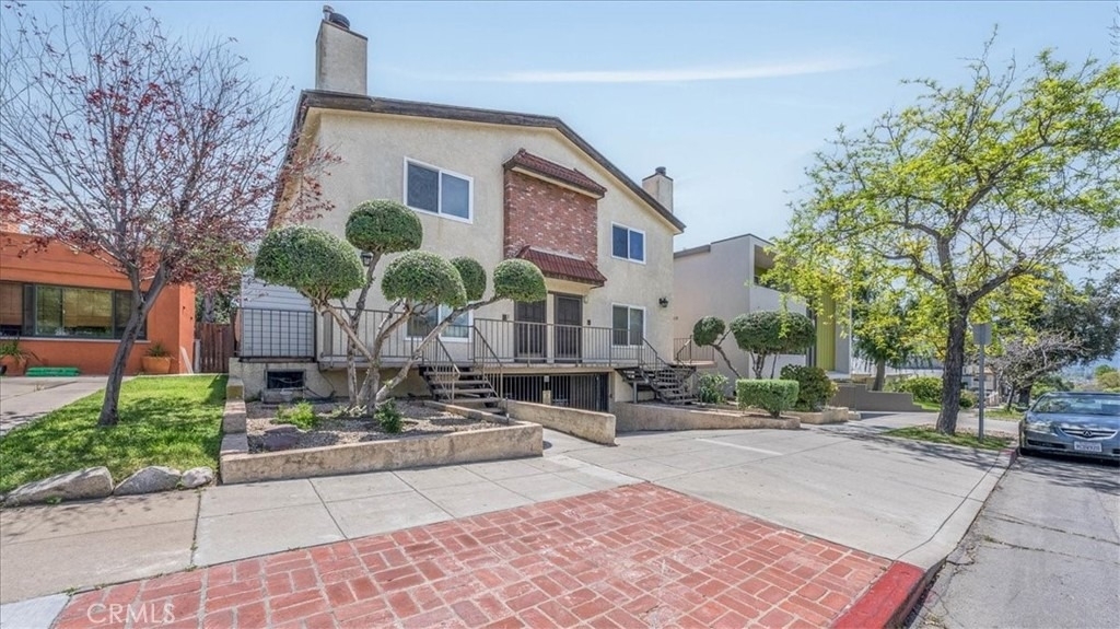 636 E Harvard Road - Photo 0
