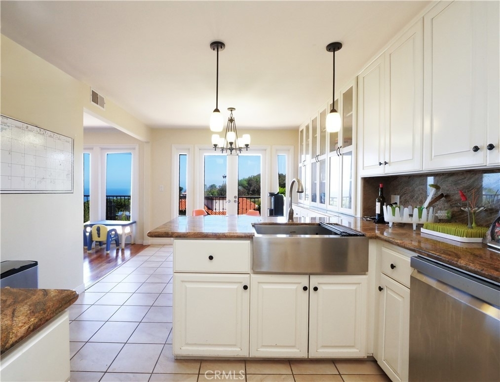 345 Palos Verdes Drive W - Photo 5