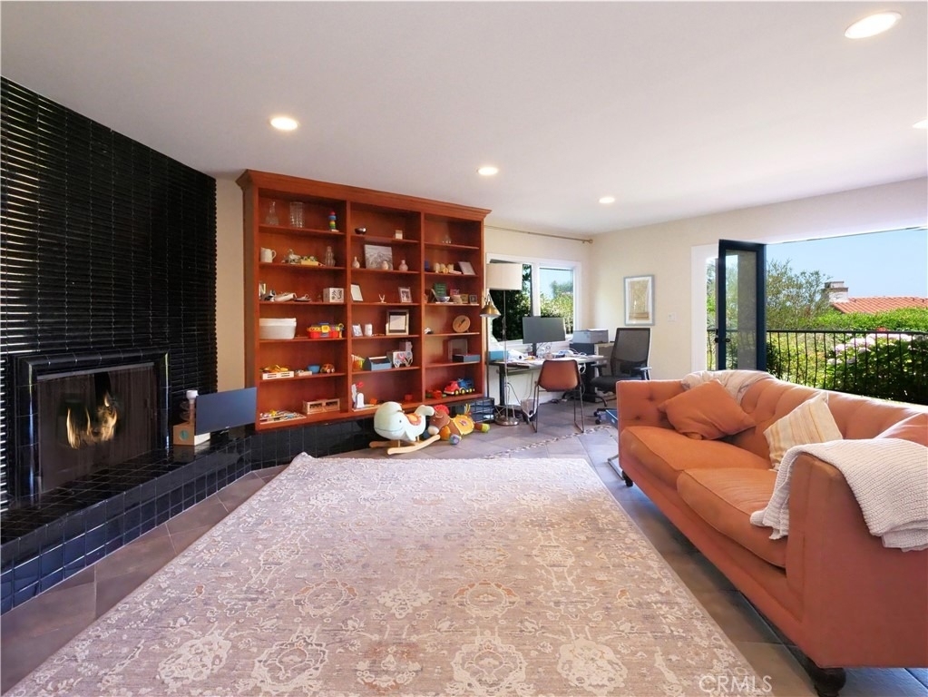 345 Palos Verdes Drive W - Photo 19
