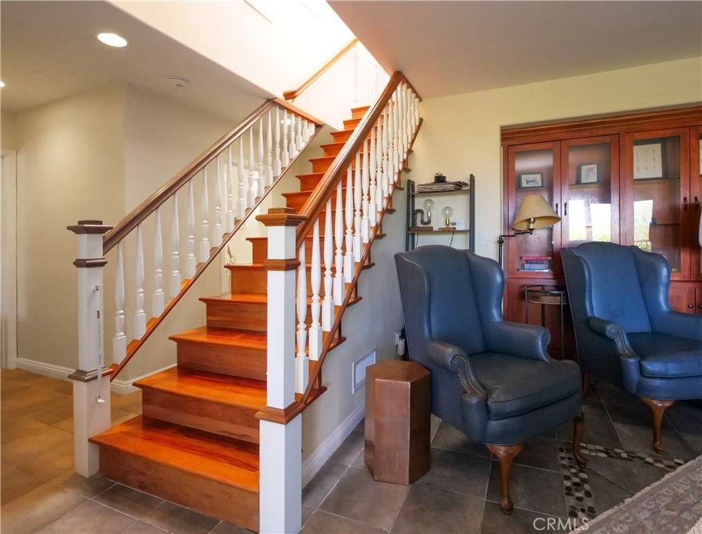 345 Palos Verdes Drive W - Photo 18