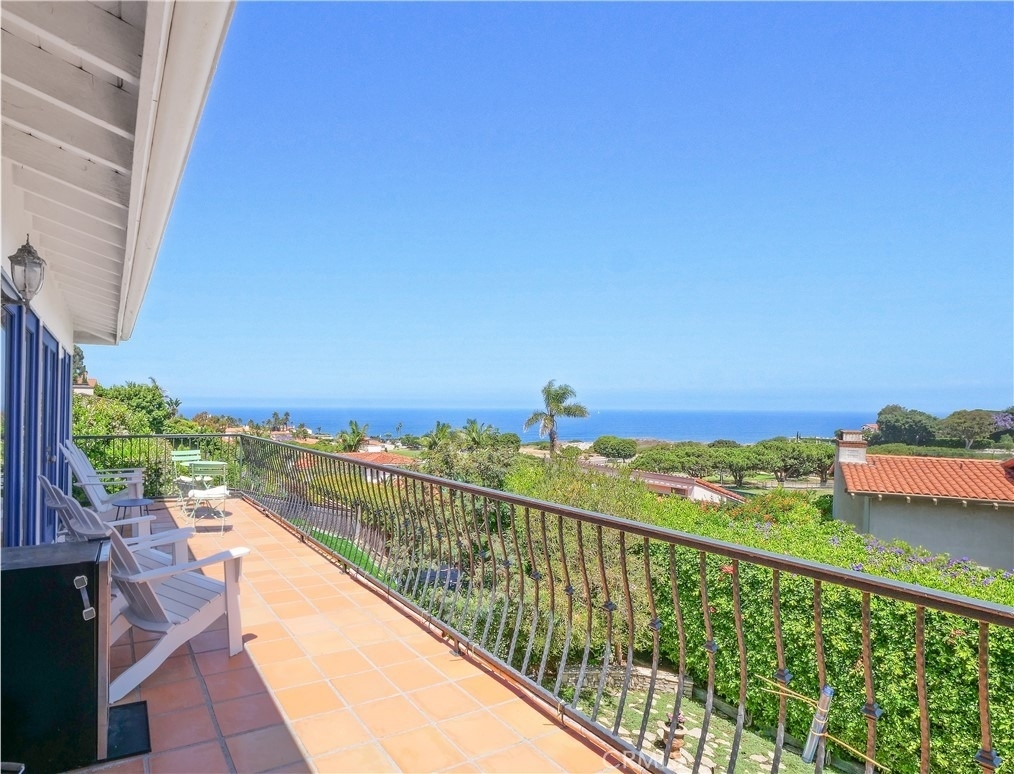 345 Palos Verdes Drive W - Photo 6