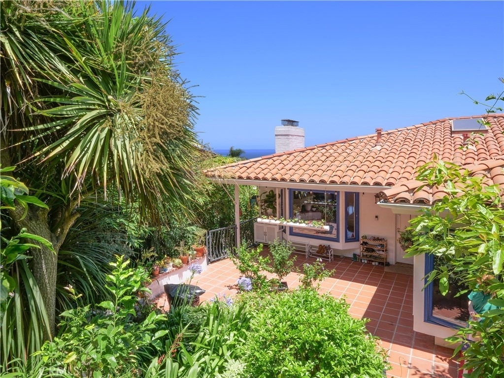 345 Palos Verdes Drive W - Photo 8