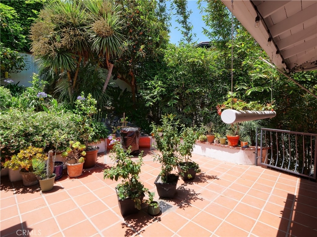 345 Palos Verdes Drive W - Photo 9