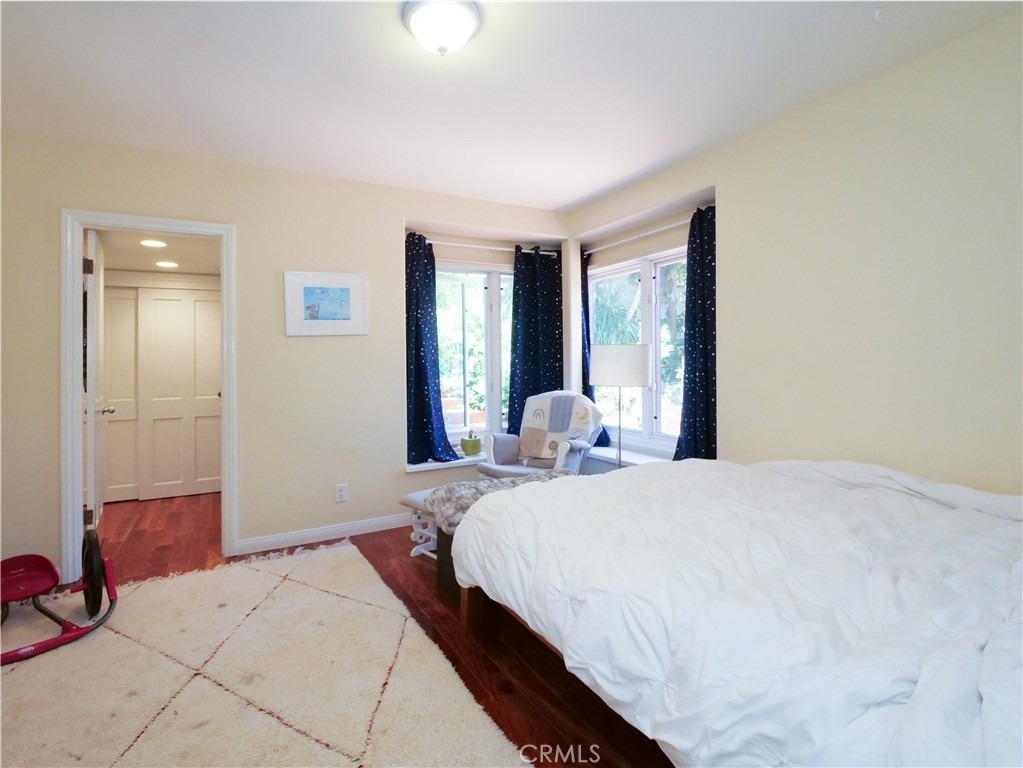 345 Palos Verdes Drive W - Photo 15