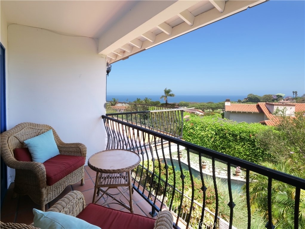 345 Palos Verdes Drive W - Photo 10
