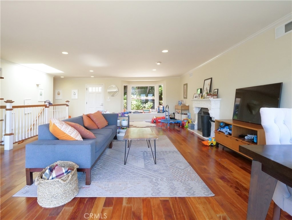 345 Palos Verdes Drive W - Photo 3