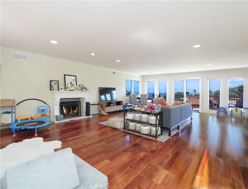 345 Palos Verdes Drive W - Photo 1