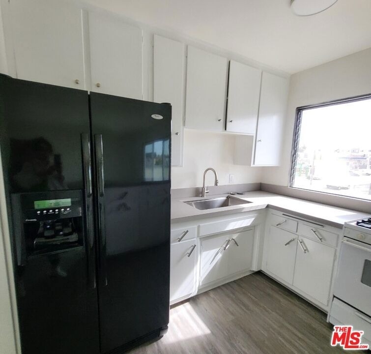 933 S Norton Avenue - Photo 3