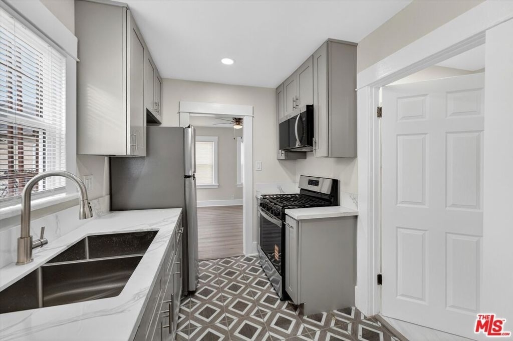 5008 S Wilton Place - Photo 14