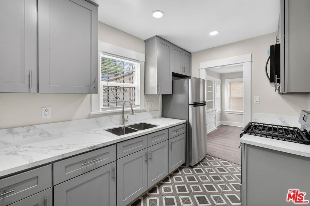 5008 S Wilton Place - Photo 13