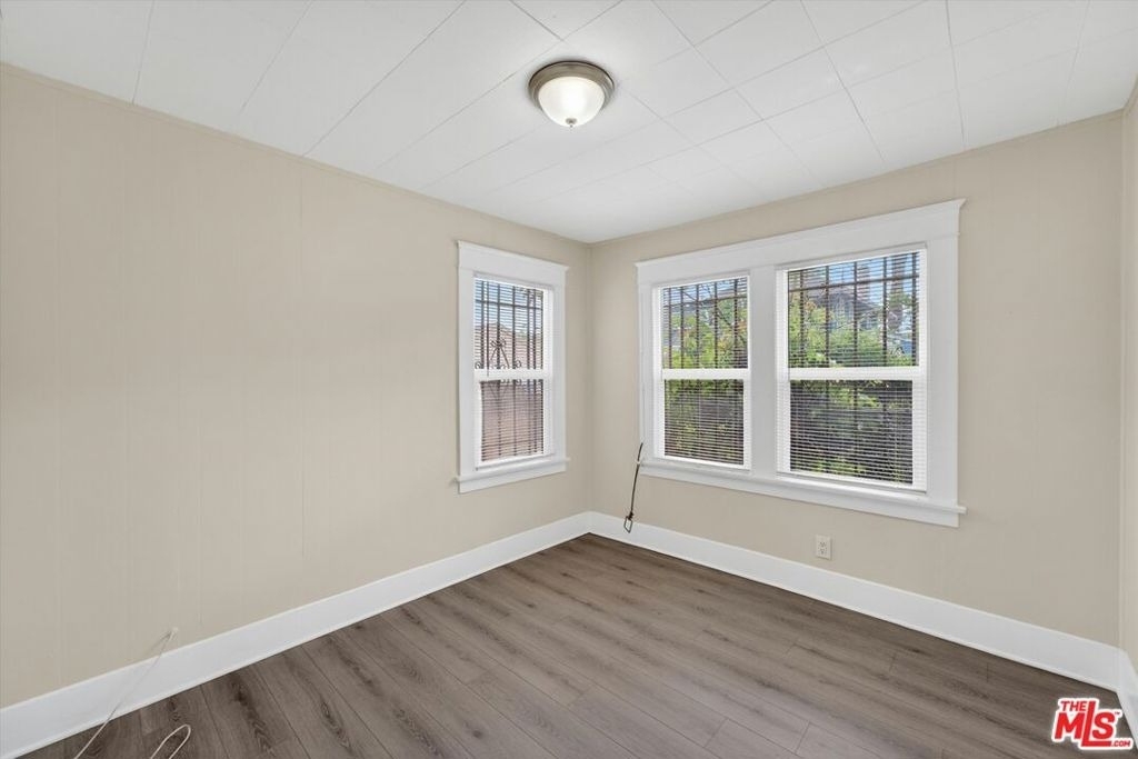 5008 S Wilton Place - Photo 11