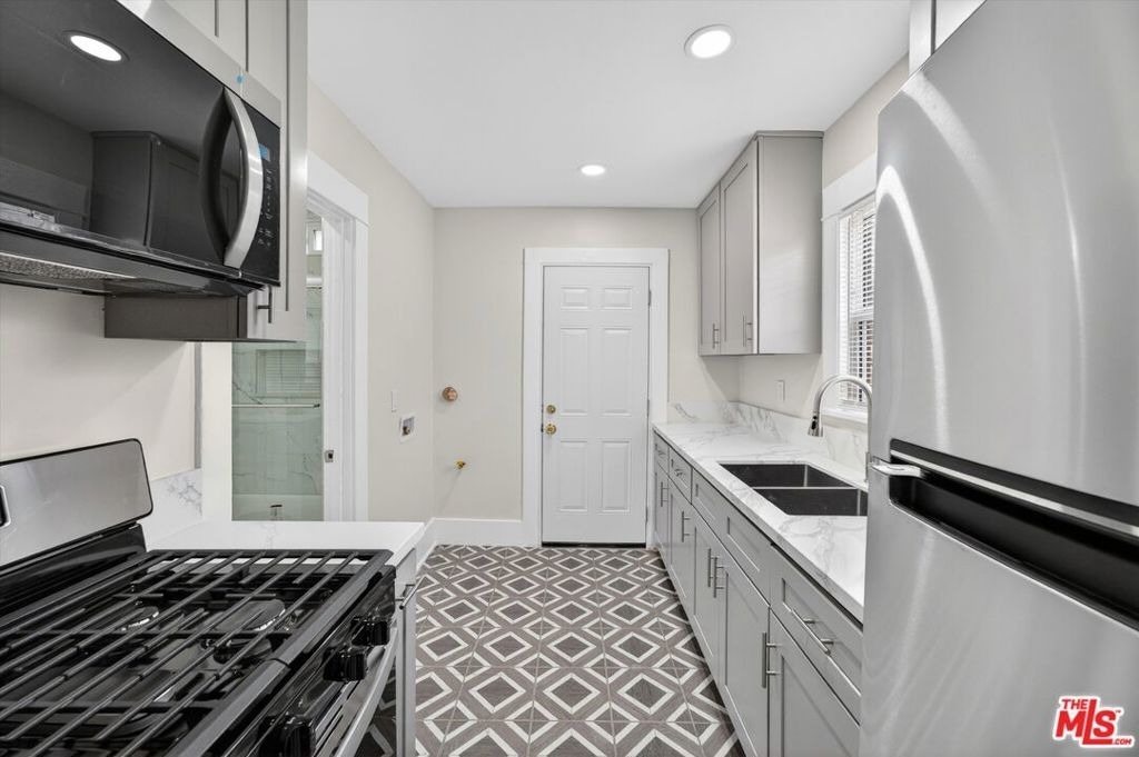 5008 S Wilton Place - Photo 18