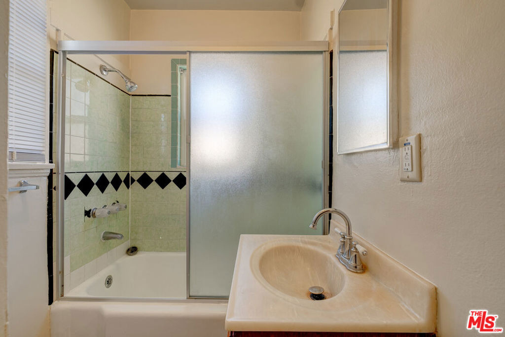 11508 Simms Avenue - Photo 13