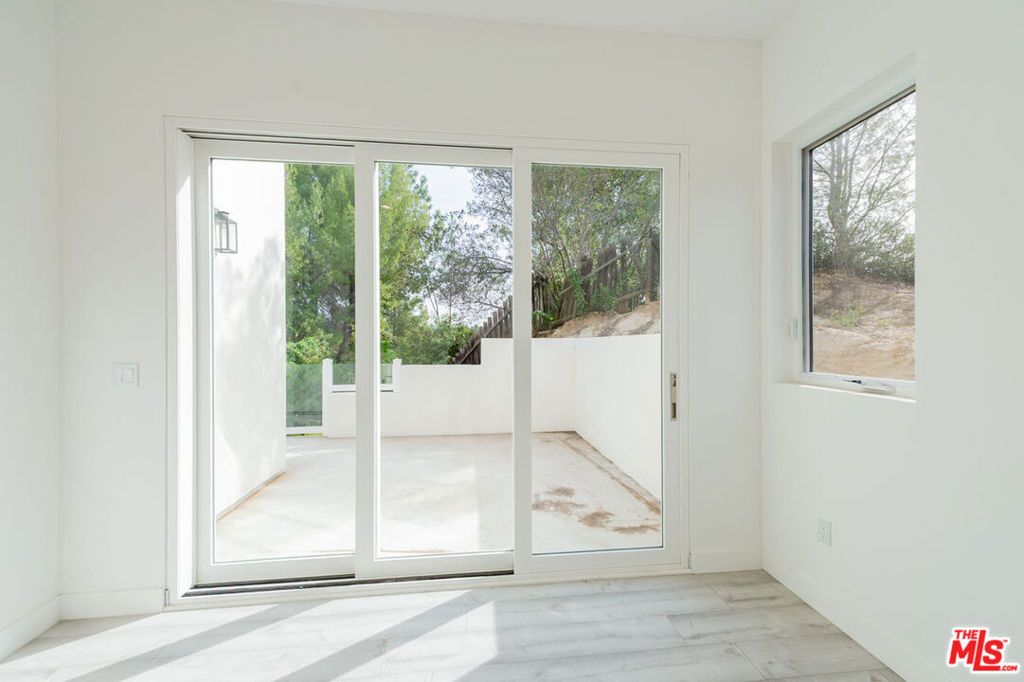 4724 N El Caballero Drive - Photo 14