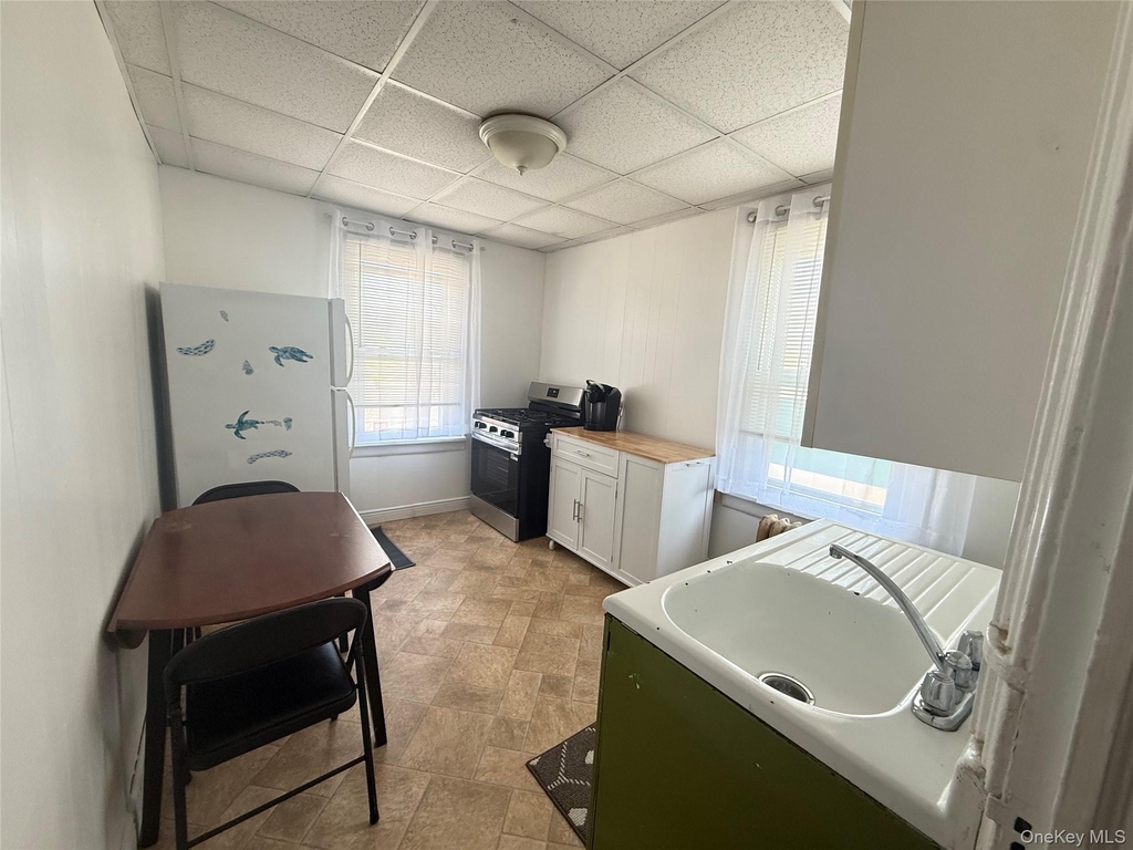 470 Lafayette Boulevard - Photo 2
