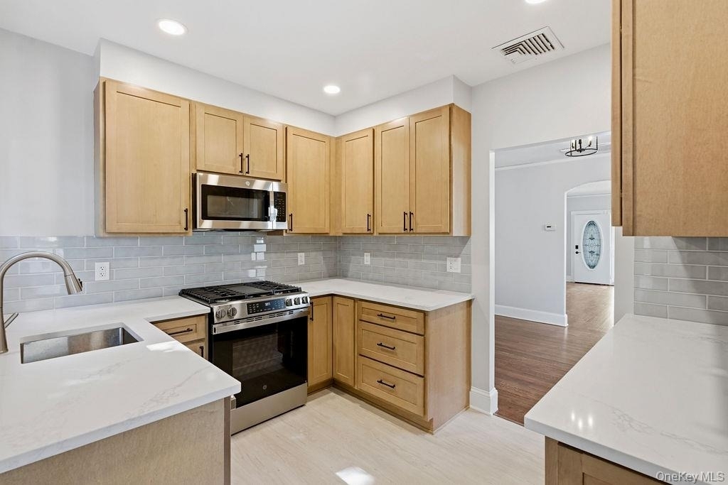 526 Carroll Avenue - Photo 2