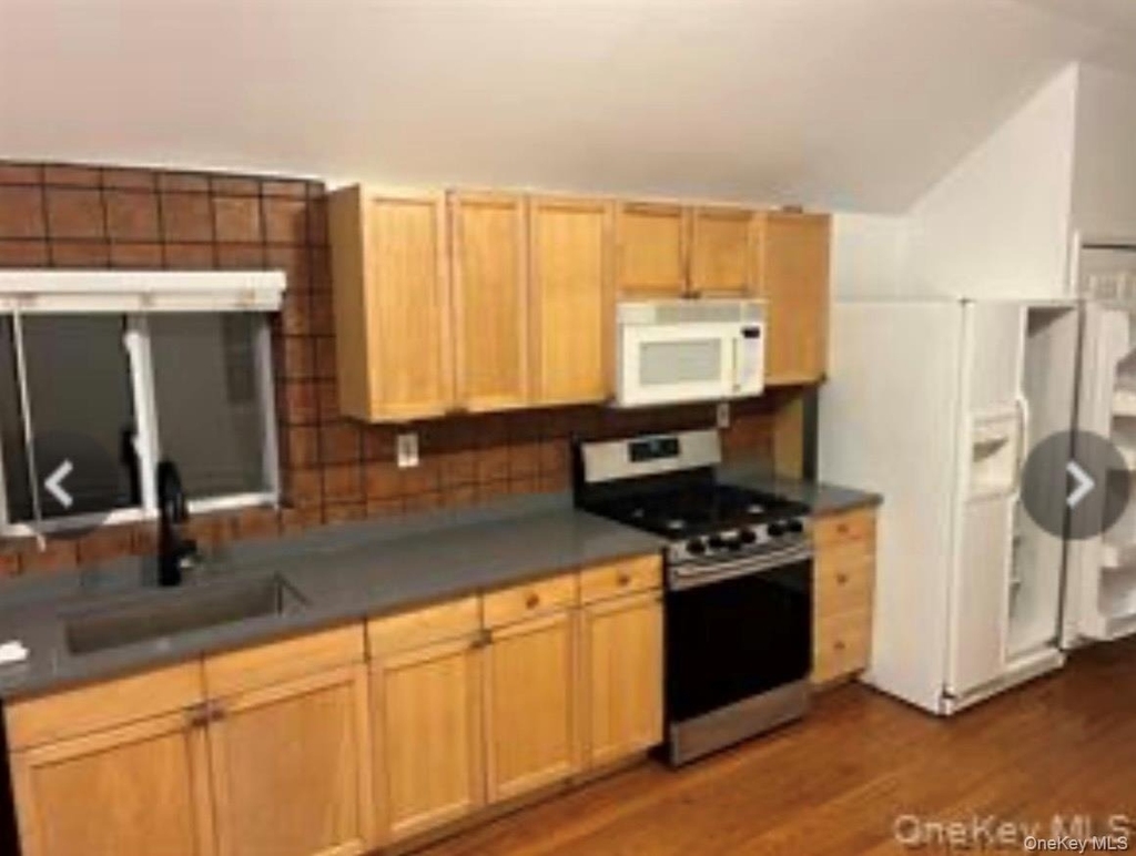 13 Spring Street - Photo 15