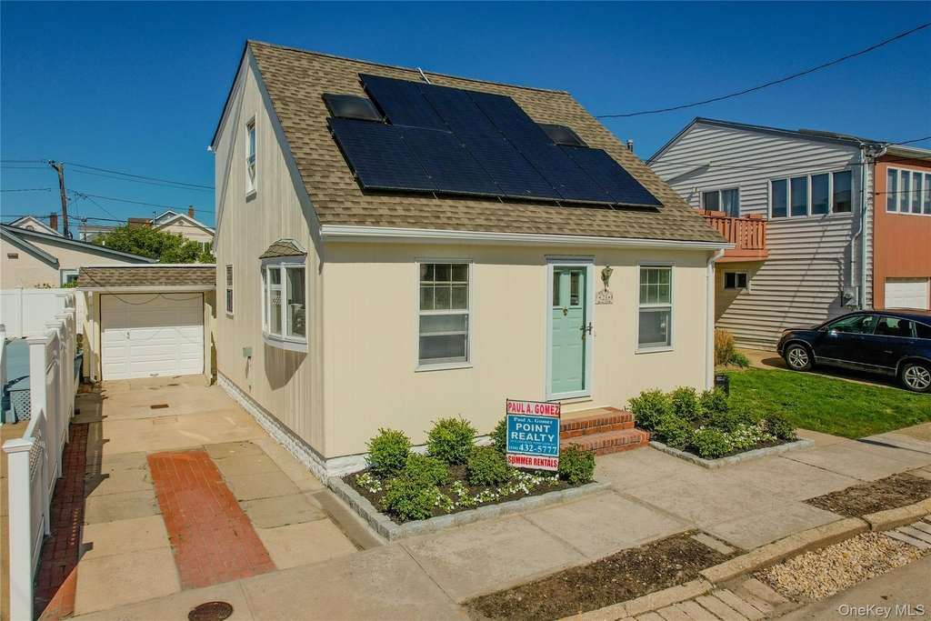 23 Garden City Avenue - Photo 2