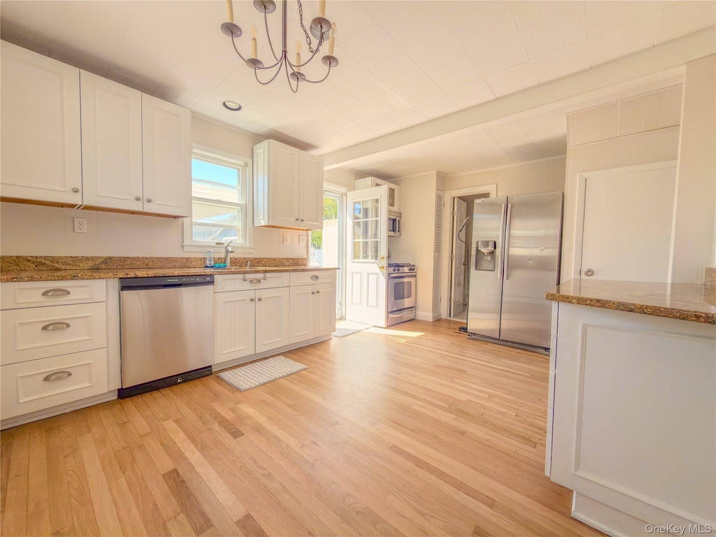 23 Garden City Avenue - Photo 12