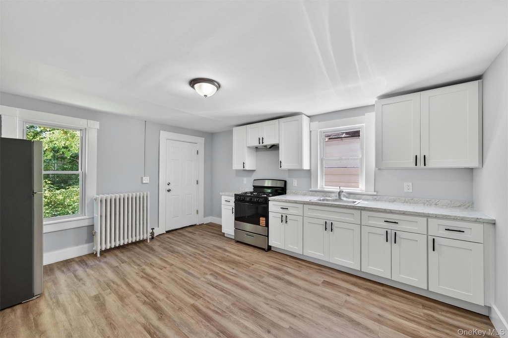 90 Montgomery Street - Photo 1