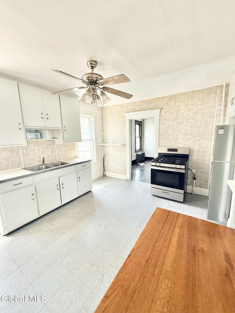 1121 10th Avenue - Photo 8