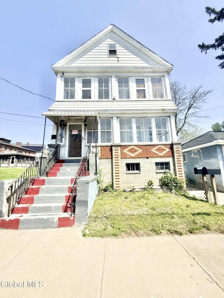 1121 10th Avenue - Photo 0