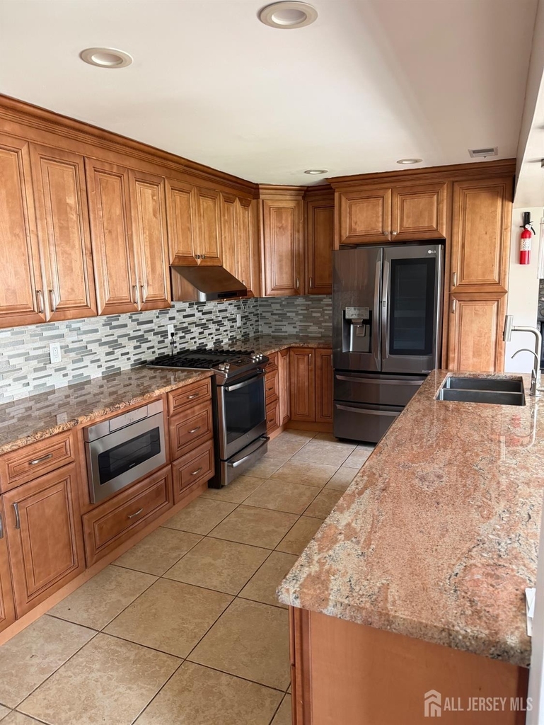 120 W Warren Street - Photo 1
