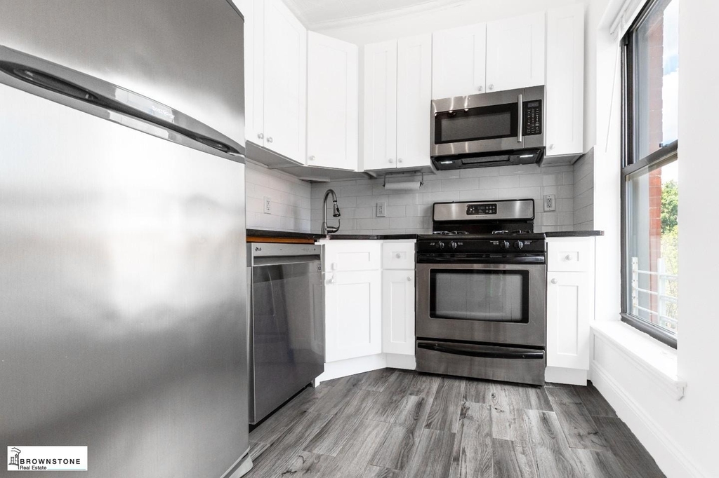 86 Carroll Street - Photo 1