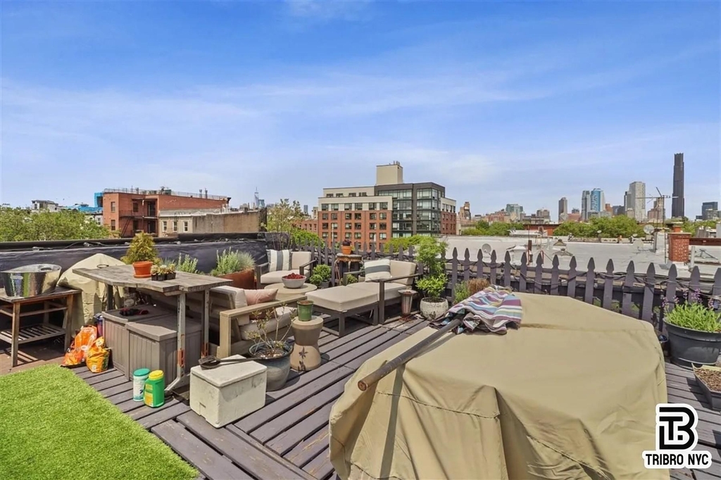 395 Smith Street - Photo 1