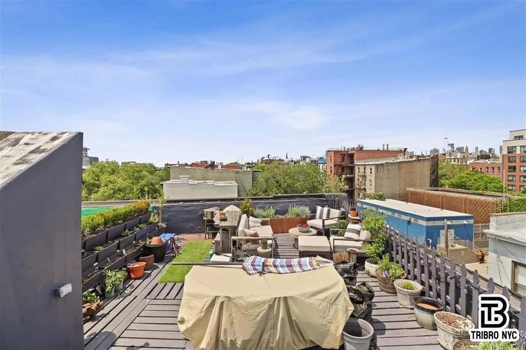 395 Smith Street - Photo 0