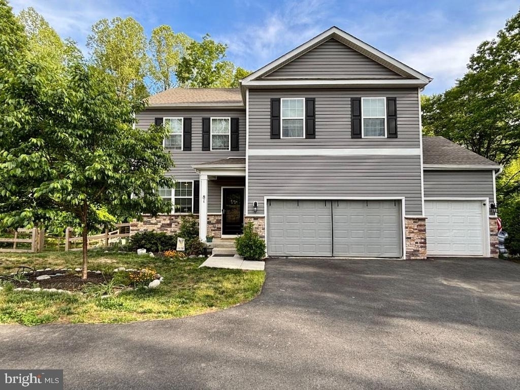 81 Pinewood Road - Photo 1