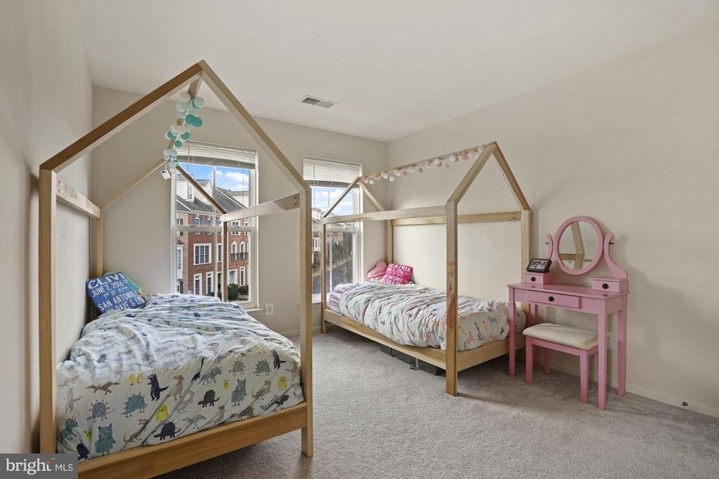 22886 Livingston Terrace - Photo 18