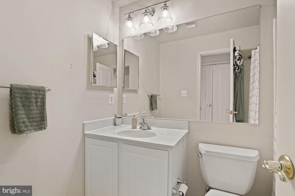 22886 Livingston Terrace - Photo 20